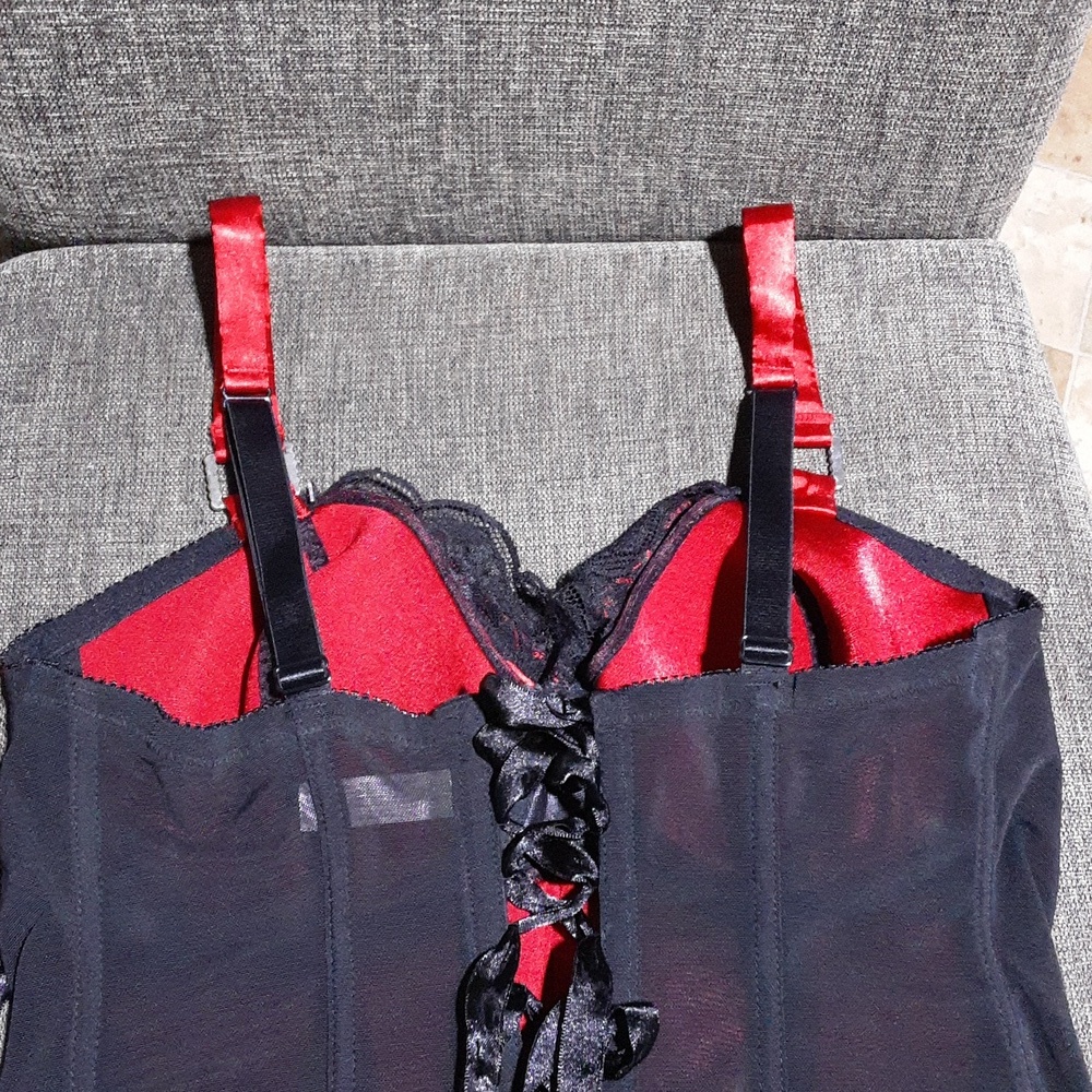 CACIQUE legant Red and Black Lace Bustier Corset Size 14/16 - Picture 6 of 11